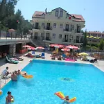 Grove מלון